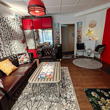 Relax & Recharge - A Unique Suite With A Touch Of Luxury - Hot Tub And Sauna Inspired Decor #Not A Real Sauna# Easy City Access - Direct Train 15 Min To City Helsinki Zewnętrze zdjęcie