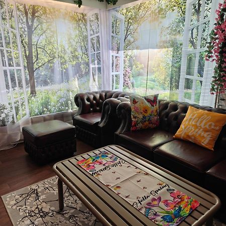 Relax & Recharge - A Unique Suite With A Touch Of Luxury - Hot Tub And Sauna Inspired Decor #Not A Real Sauna# Easy City Access - Direct Train 15 Min To City Helsinki Zewnętrze zdjęcie