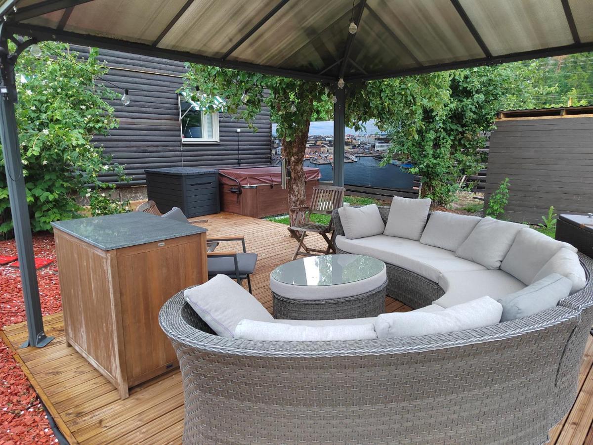 Relax & Recharge - A Unique Suite With A Touch Of Luxury - Hot Tub And Sauna Inspired Decor #Not A Real Sauna# Easy City Access - Direct Train 15 Min To City Helsinki Zewnętrze zdjęcie