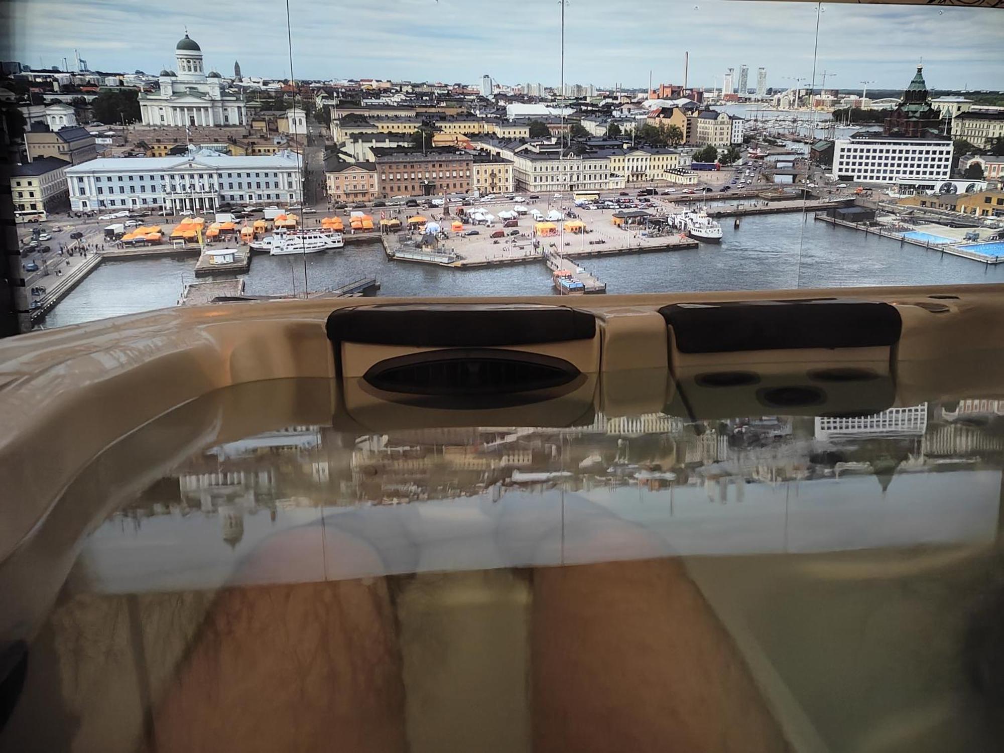 Relax & Recharge - A Unique Suite With A Touch Of Luxury - Hot Tub And Sauna Inspired Decor #Not A Real Sauna# Easy City Access - Direct Train 15 Min To City Helsinki Zewnętrze zdjęcie