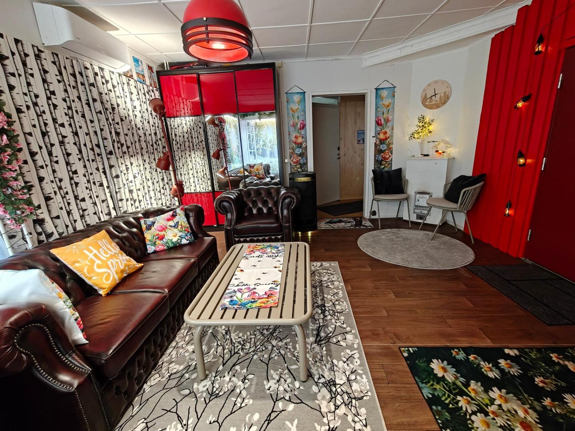 Relax & Recharge - A Unique Suite With A Touch Of Luxury - Hot Tub And Sauna Inspired Decor #Not A Real Sauna# Easy City Access - Direct Train 15 Min To City Helsinki Zewnętrze zdjęcie